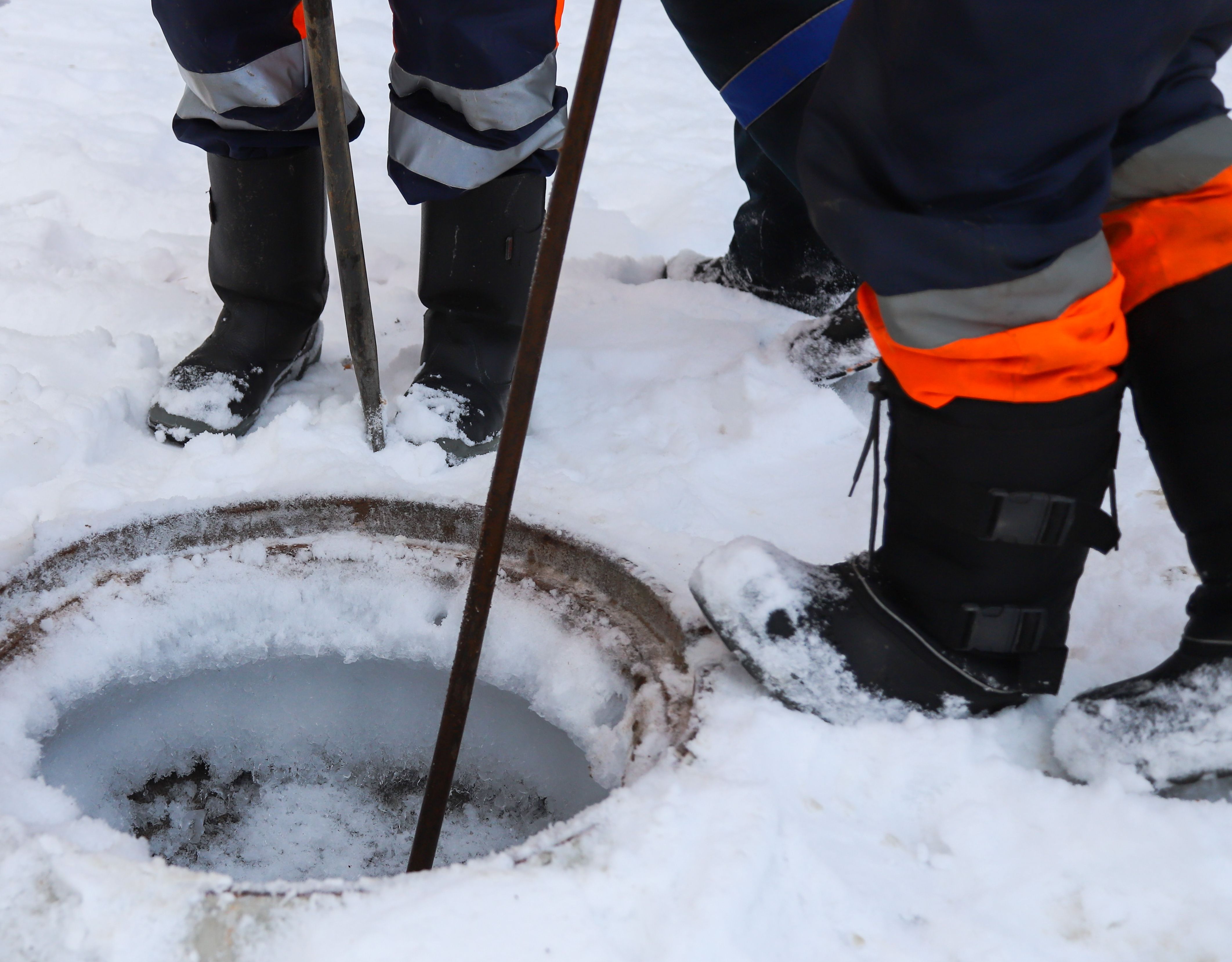 30.11.2025г. с.Богучаны - повреждение на трубопроводе ХВС.